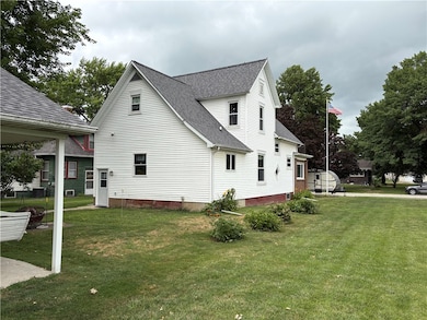 320 E Elm St, Moweaqua, IL 62550 - photo 2