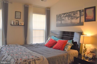 22886 Glacier Lily Dr, Clarksburg, MD 20871 - photo 4