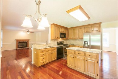 Granite counters and neutral backsplash goes with any décor.