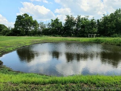 Shared pond in back. Split m/l down the middle. You can always make the pond larger on the one side for livestock.