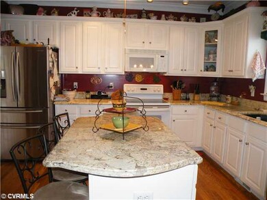 Kitchen - bright eat-in kitchen has granite counte