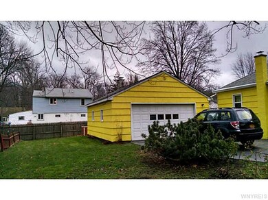 Yard Side yard, 90  of street frontage
