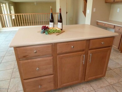Lg  kitchen island