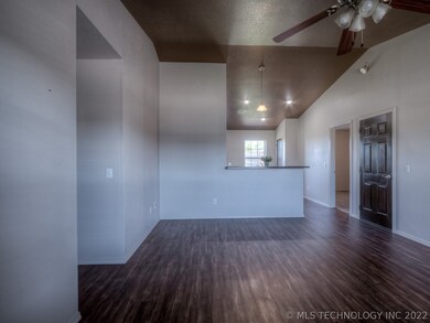 209 W Fairlane Place, Sapulpa, OK 74066 - photo 4