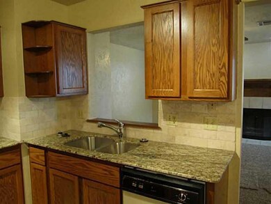 1001 Swan Lake Ct, Edmond, OK 73003 - photo 3