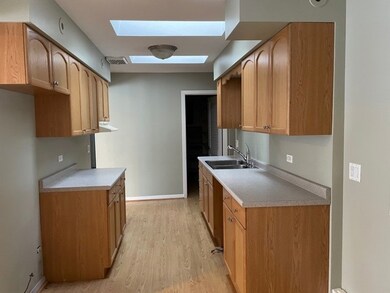 365 N Shady Ln, Elmhurst, IL 60126 - photo 2