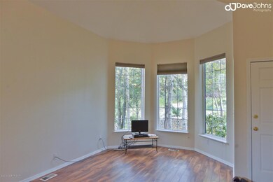 Main Living Area & Entry