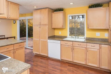 Kitchen w/Breakfast Bar
