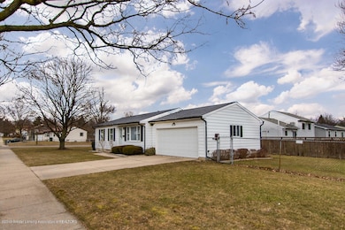 112 W Claremore Dr, Lansing, MI 48911 - photo 3