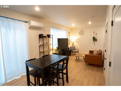 12071 SE Oak St unit 12, Portland, OR 97216 - photo 5