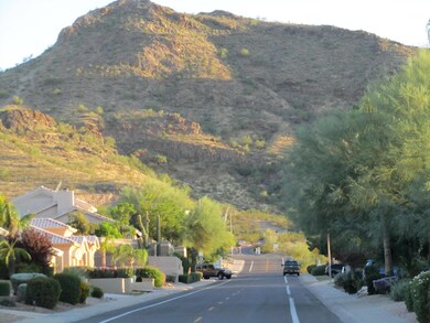 LOOKOUT MOUNTAIN 2 BLOCKS AWAY