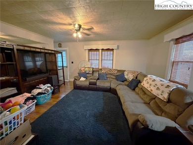 11 E 7th St, West Jefferson, NC 28694 - photo 4