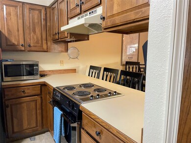 Efficient Kitchen...New Refrigerator/Freezer & Dis