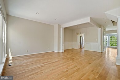 8195 Singleleaf Ln, Lorton, VA 22079 - photo 5