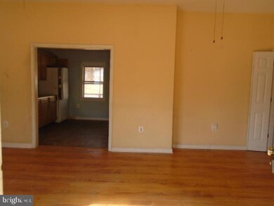 812 Clover Ave, Essex, MD 21221 - photo 6