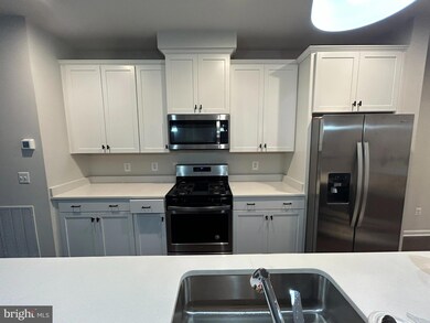 11031 Blackburn Cove Ln, Manassas, VA 20109 - photo 4