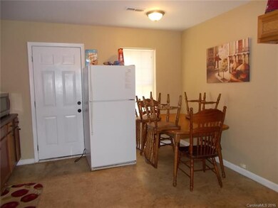 Eat-In Kitchen
