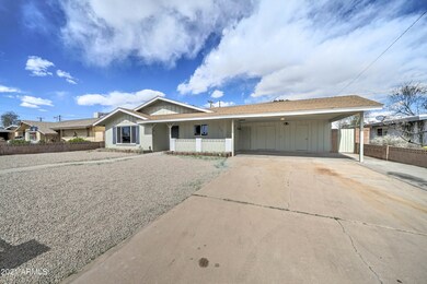1114 E Bluebell Ln-3