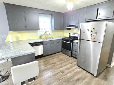 24 Acorn St unit 2, New Britain, CT 06051 - photo 2