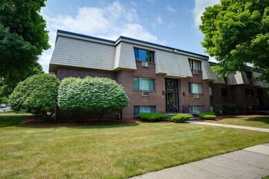 9 Hallmark Gardens unit 3, Burlington, MA 01803 - photo 2