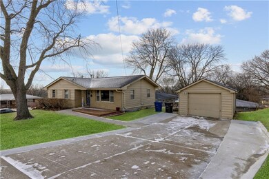 3102 E 25th St, Des Moines, IA 50317 - photo 4