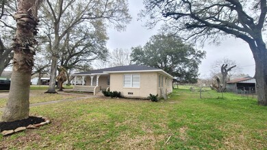 2717 Nichols Ave, Bay City, TX 77414 - photo 2