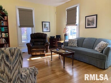 216 W Walnut St, Harrisburg, IL 62946 - photo 4