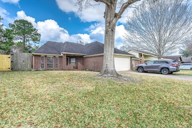 1045 Westglen Dr, Alvin, TX 77511 - photo 2
