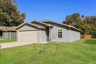 1308 N Brazos Ave, Cleburne, TX 76031 - photo 2