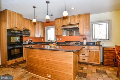 5310 Summit Dr, Fairfax, VA 22030 - photo 5