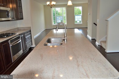 9061 Isabel Ln, Manassas Park, VA 20111 - photo 3