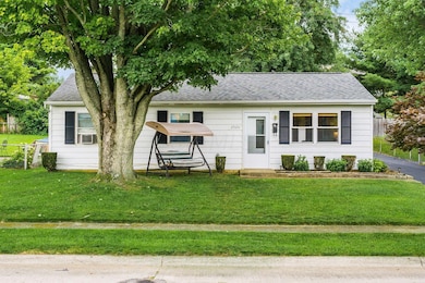 2920 Gentry Ln, Columbus, OH 43232 - photo 2