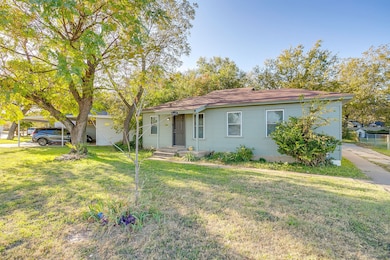 5032 Hartford Dr, River Oaks, TX 76114 - photo 2