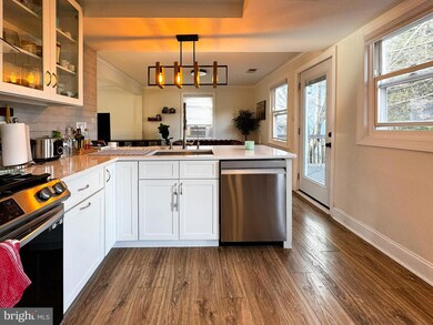 10712 Warwick Ave, Fairfax, VA 22030 - photo 6