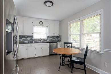 Updated kitchen, stainless steel appliances- tile 
