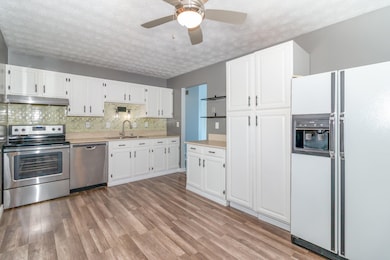 6806 Hillock Ct, Florence, KY 41042 - photo 5