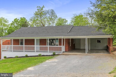 381 Walton St, Strasburg, VA 22657 - photo 4