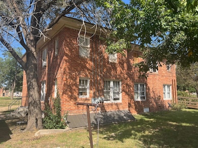 314 S Jefferson St, Clarendon, TX 79226 - photo 3