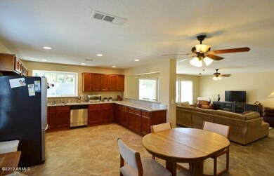 Kitchen & Breakfast Room 1