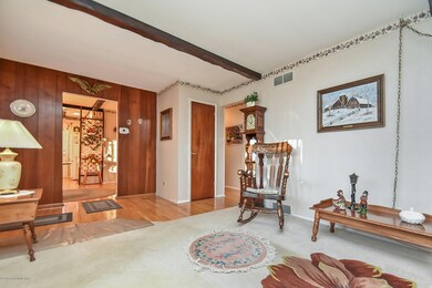 1582 Rudolph Dr, Bethlehem, PA 18018 - photo 3