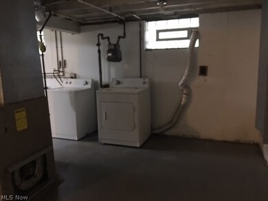 917 Greyton Rd, Cleveland, OH 44112 - photo 5