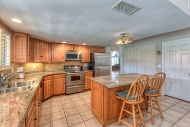Kitchen w/Island & Stainless Apps