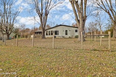 1514 Cherokee Rd E, Crossville, TN 38572 - photo 2