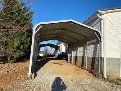 Fornshell carport