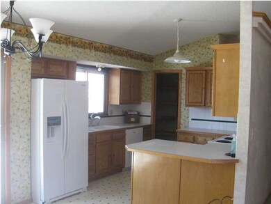 Wrap Kitchen w/ Pantry