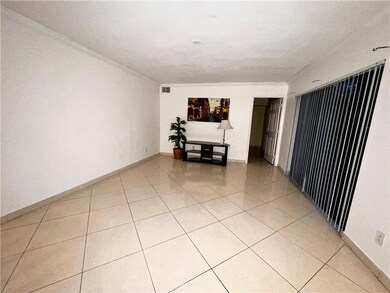 Beautibully Tiled!! Living room!