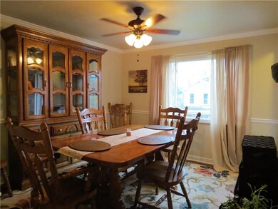 THE BEAUTIFUL DINING IS A GREAT PLACE FOR ENTERTAINING!