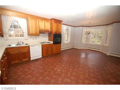 Kitchen - Extra large eat-in kitchen with plenty o