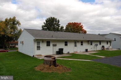 960 E Oak St, Palmyra, PA 17078 - photo 2