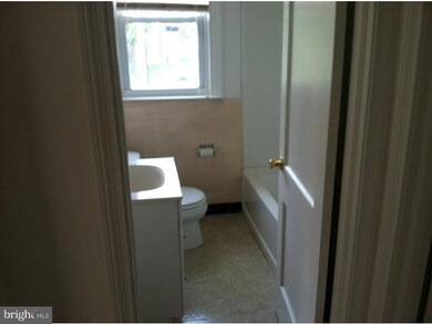 301 Pilgrim Ln unit 2, Drexel Hill, PA 19026 - photo 4